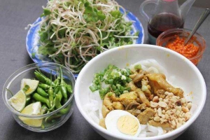 Ăn vặt Mì Quảng Hát