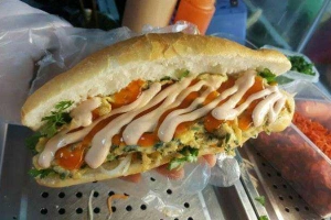 Ăn vặt Mr. Cây - Bánh Mì Thịt Xiên