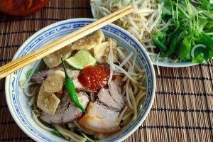 Ăn vặt Mrs. Hát - Mì Quảng & Cao Lầu
