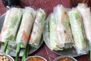 Ăn vặt Ngọc Trinh - Gỏi Cuốn & Hột Vịt Lộn