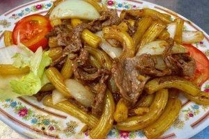 Ăn vặt Nui Xào Bò & Giải Khát - Cách Mạng Tháng 8