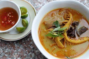 Ăn vặt Phá Lấu Bò & Gỏi Cuốn