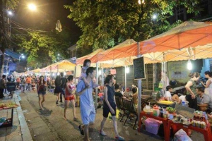 Ăn vặt Phố Ẩm Thực - Hàng Buồm