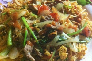 Ăn vặt Phở Rán Cây Si