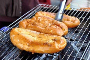 Ăn vặt Phương Bami - Bánh Mì Nướng Muối Ớt Chà Bông 8K