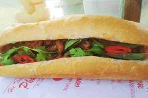 Ăn vặt Phượng Hùng - Bánh Mì Chả Cá