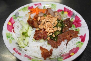 Ăn vặt Quán Ngân - Nem Phần & Bún Thịt Nướng