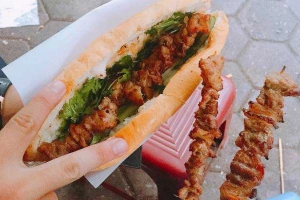 Ăn vặt Quán Nhung - Bánh Mì Thịt Xiên