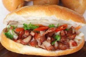 Ăn vặt Quán Tiền - Bánh Mì Heo Quay