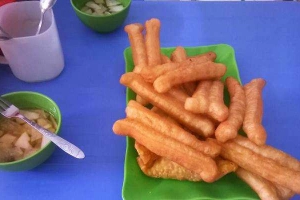 Ăn vặt Quẩy Nóng & Bánh Tiêu - Trích Sài