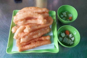 Ăn vặt Quẩy Nóng Lò Đúc