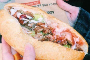 Ăn vặt Rubic 8 - Bánh Mì Ngon