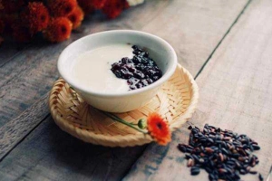 Ăn vặt Sữa Chua Nếp Cẩm Dưỡng Sinh