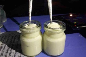 Ăn vặt Sữa Chua Sạch Cầu Gẫy