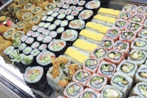 Ăn vặt Sushi Viên Bà Năm