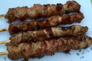 Ăn vặt Thịt Xiên Nướng - Chợ Châu Long