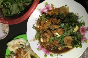 Ăn vặt Trứng Lộn Chiên Me - Nguyễn Trãi