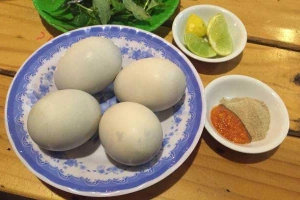 Ăn vặt Trứng Vịt Lộn - Nguyễn Sinh Cung