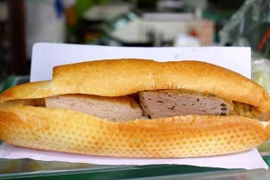 Ăn vặt Tứ Quý - Bánh Mì Thịt