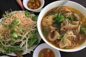 Ăn vặt Út Hưng - Bún Bò