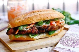 Ăn vặt Uyên - Bánh Mì Thịt Nướng