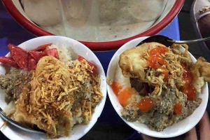 Ăn vặt Xôi Bà Hoa Điếc