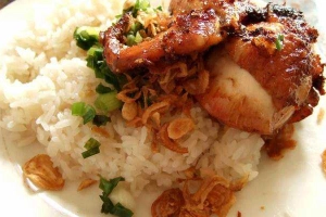 Ăn vặt Xôi Gà Trường Hai Bà Trưng