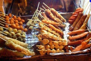 Ăn vặt Xúc Xích & Nem Chua Rán - ĐH Tự Nhiên