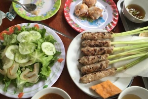 Quán Ăn Bà Đỏ - Bánh Bèo - Nậm & Lọc