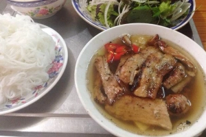 Quán Ăn Bà Quế - Bún Chả & Bún Giò Bò