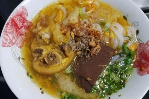 Quán Ăn Bánh Canh Cua Giò Heo - Xóm Chiếu
