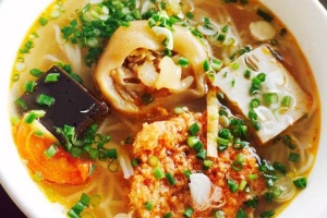 Quán Ăn Bánh Canh Giò - Phạm Văn Chí
