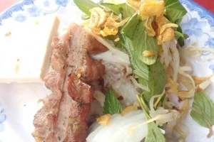 Quán Ăn Bánh Cuốn - 71 Ngô Gia Tự