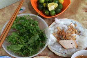 Quán Ăn Bánh Cuốn Gà Tần - Đình Thôn