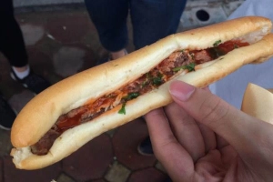 Quán Ăn Bánh Mì Hoa Lan