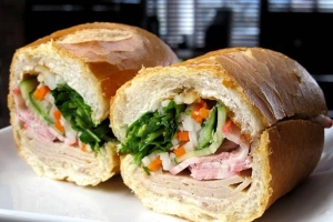 Quán Ăn Bánh Mì Ngon - Lẩu Đuôi Bò