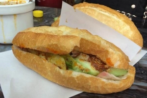 Quán Ăn Bánh Mì - Phố Huế