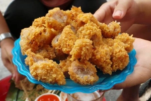Quán Ăn Bánh Mì Xúc Xích Và Nem Chua Rán