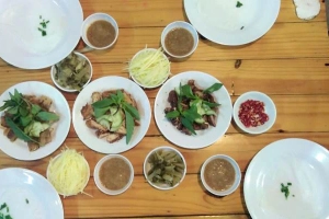 Quán Ăn Bánh Ướt Dĩa Chồng Dĩa