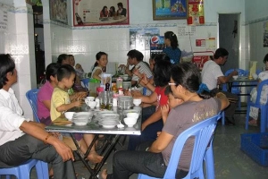 Quán Ăn Bánh Ướt Nóng Cô Hà