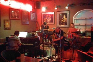 Bar Binh Minh Jazz Club - Tràng Tiền