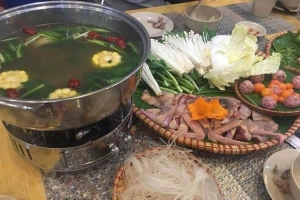 Quán Ăn Bếp Nhà - Gà Nướng Lu & Lẩu Trứng Kê