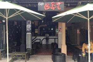 Bệt Cafe