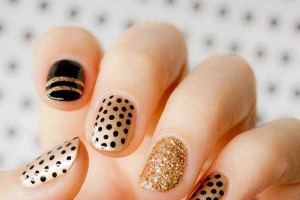 Bi Nail Art