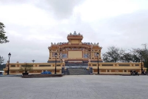 Bia Quốc Học Huế