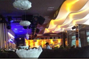 Budest Cafe - Hoàng Đạo Thúy