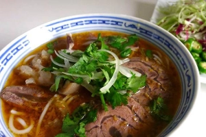 Quán Ăn Bún Bò Huế 100 - Ngô Gia Tự