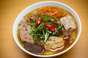 Quán Ăn Bún Bò Huế & Mì Quảng - Hồ Nghinh