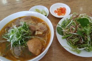 Quán Ăn Yến Hương Giang - Bún Bò Huế