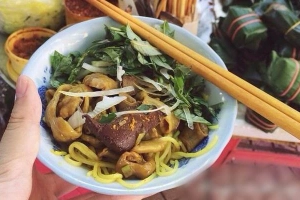Quán Ăn Bún Nghệ Cầu Phú Cam